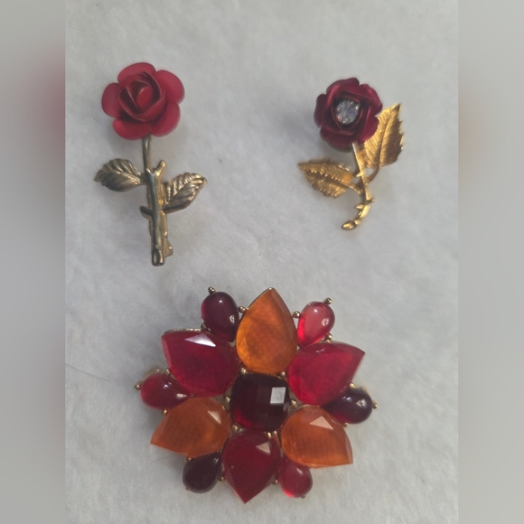 Jewelry - Brooch Set of 2 + 1 Push Pin | Floral Red and Gold